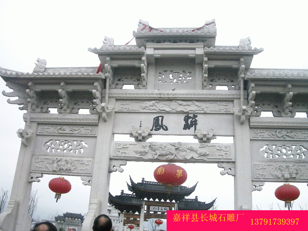 在安徽青陽縣，九華鄉(xiāng)柯村嘉靖己丑科進(jìn)士、福建布政司參議柯喬的住宅前建有四柱三間三門石雕牌坊，等等。