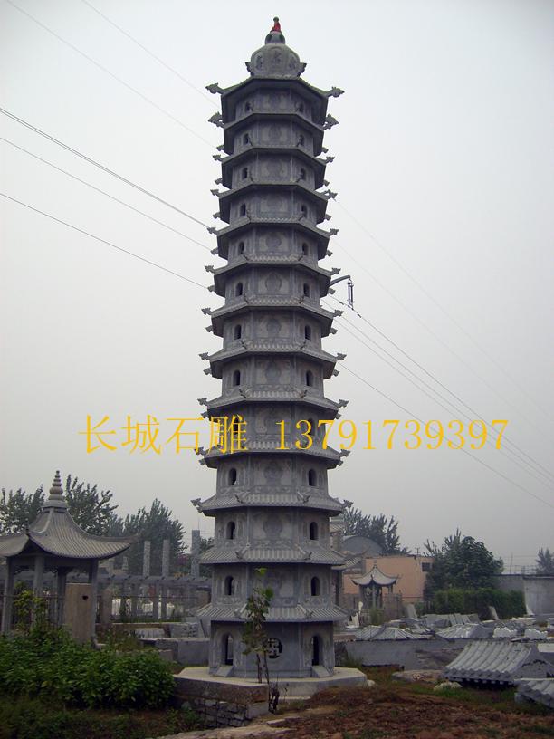 石雕塔也可以成為佛塔，因?yàn)橐话愣及惭b在寺院里