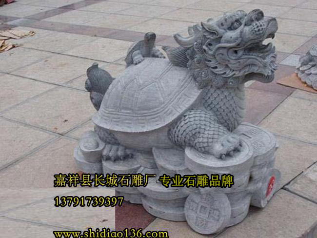 因為石雕龍龜有聚財、化煞、增壽、驅(qū)小人的吉祥寓意，所以說石雕龍龜一定是做生意人的必備寶器。