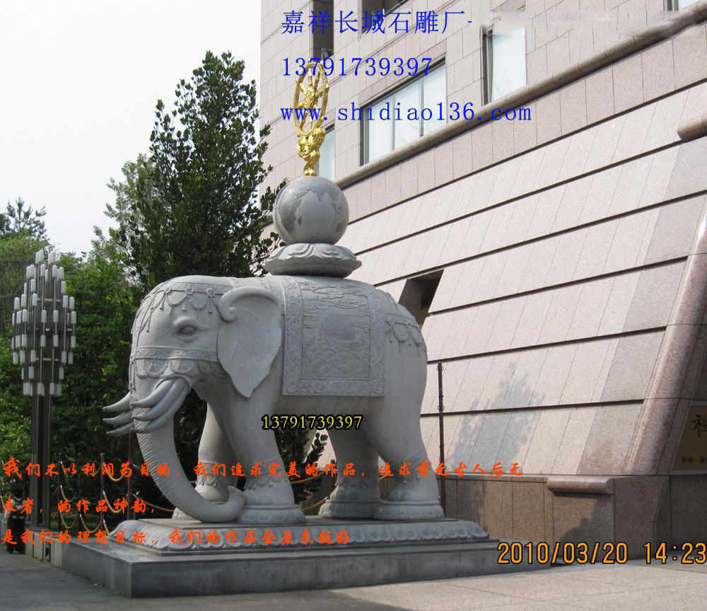 很多景區(qū)中都能夠看見仰望狀的大象石雕，溫柔寬容的形象意在聆聽心愿和苦悶之意，因而現(xiàn)在很多人都會將大象雕刻作品表現(xiàn)出來的內(nèi)涵蘊(yùn)意當(dāng)成自我的人生態(tài)度，人若有欲望就有自苦，放下就會萬般自在。