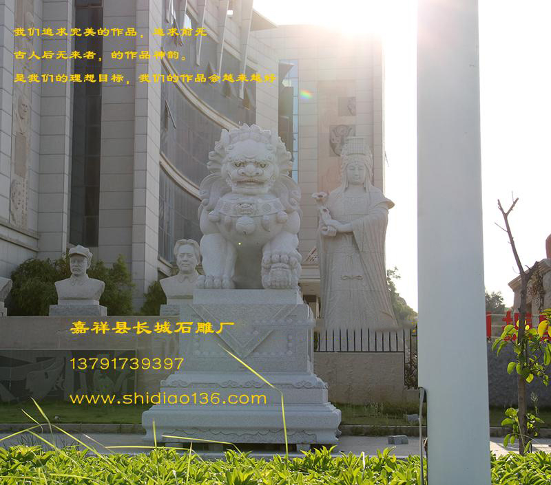 石雕獅子有著很好的吉祥作用和風水作用，石獅具有鎮(zhèn)宅、化煞、招財?shù)燃樽饔谩? width=